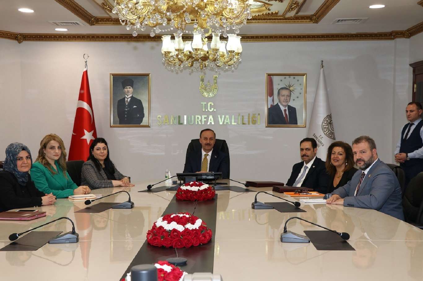 Şanlıurfa'da geri dönüşüm toplayan kadın ve çocuklar için imzalar atıldı Şanlıurfa'da geri dönüşüm toplayan kadın ve çocuklar için imzalar atıldı